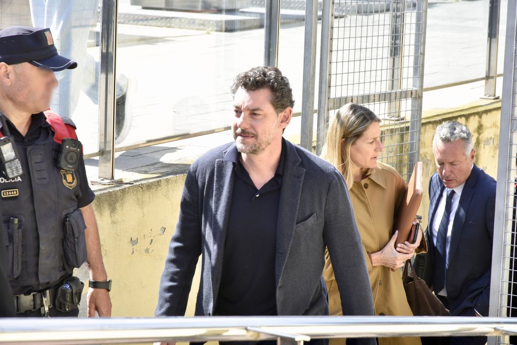 Jonathan Andic, el hijo del fundador de Mango, a su salida del Juzgado de Instrucción 5 de Martorell al hacer efectivo el pago de un millón de euros de fianza, a 19 de mayo de 2026, en Martorell, Barcelona, Catalunya.