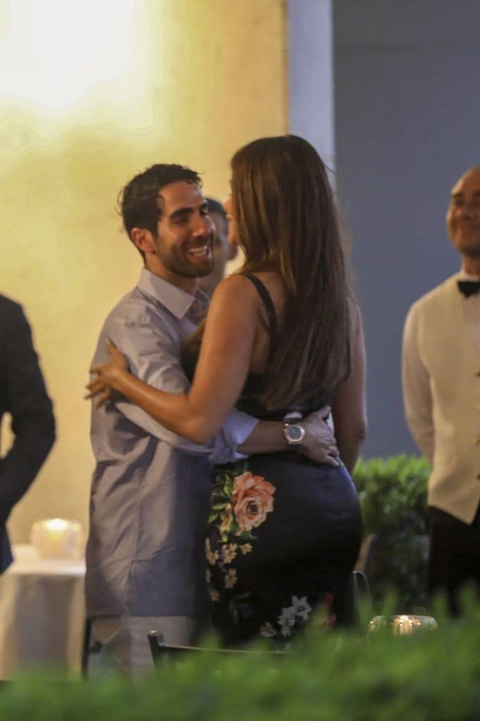 Sofía Vergara y Douglas Chabbott derrocharon cercanía y complicidad en una salida a cenar.
