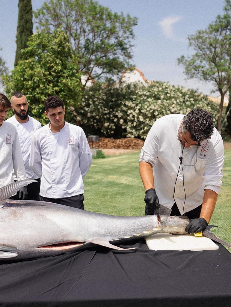 Tendencias gastronomía bodas 2026 ronqueo de atún en directo