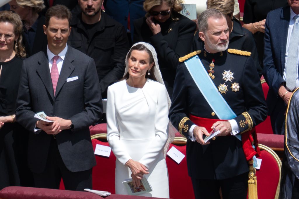 La reina Letizia es una de las cinco mujeres que pueden vestir de blanco frente al Papa
