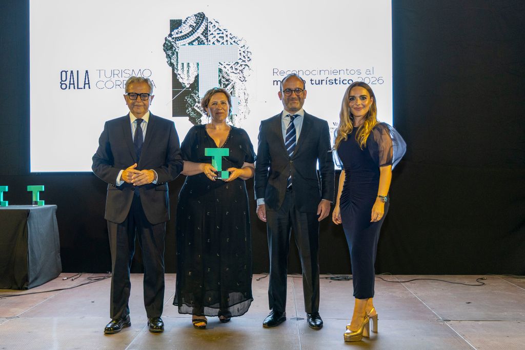 Salvador Fuentes, presidente de la Diputación de Córdoba; Eva de la Parra, directora de ¡HOLA! Viajes, César González Truco, Director de Gastronomía y Viajes de ¡HOLA! y Narci Ruiz, delegada de Turismo del Ayuntamiento de Córdoba.