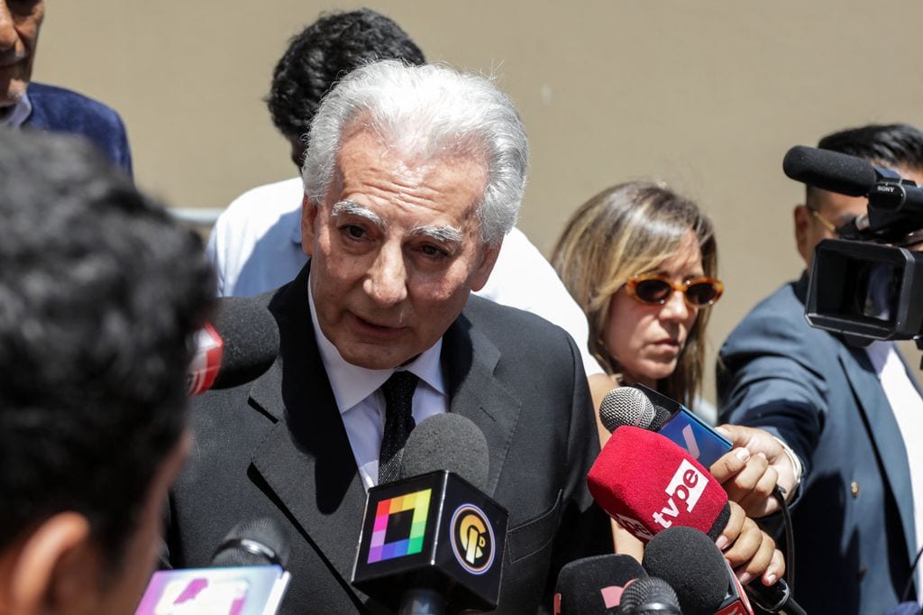 Alvaro Vargas Llosa, Familia Mario Vargas Llosa