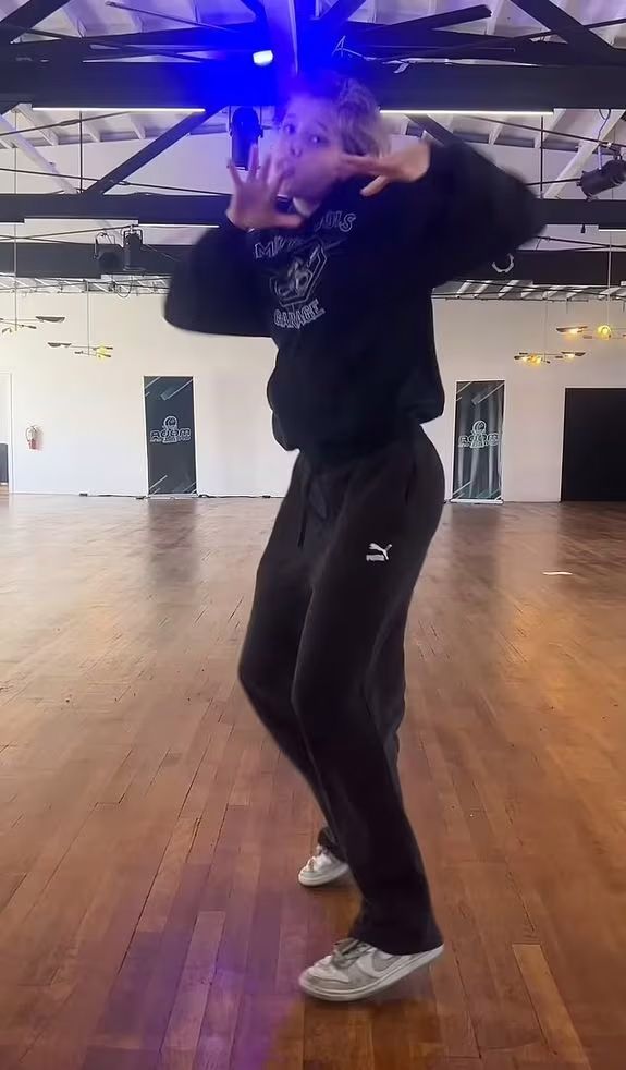 Nueva aparición de Shiloh Jolie mostrando su destreza para el baile