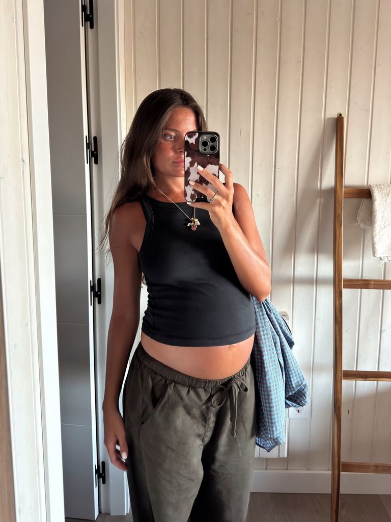 El verano premamá de Bea Gimeno en el sur de Andalucía: una futura mamá muy cool