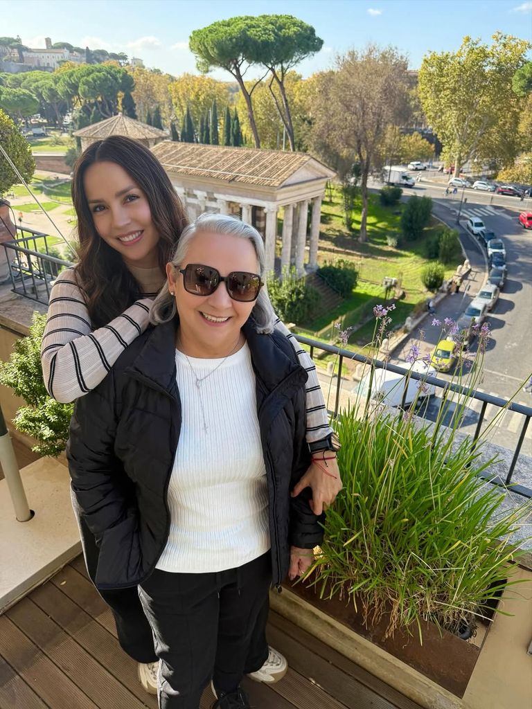 Carmen Villalobos hace realidad el sueño de su mamá al llevala de viaje a Roma
