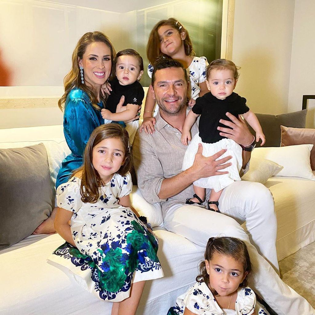 jacky bracamontes y su familia