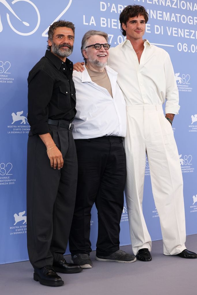 Oscar Isaac, Guillermo del Toro y Jacob Elordi.