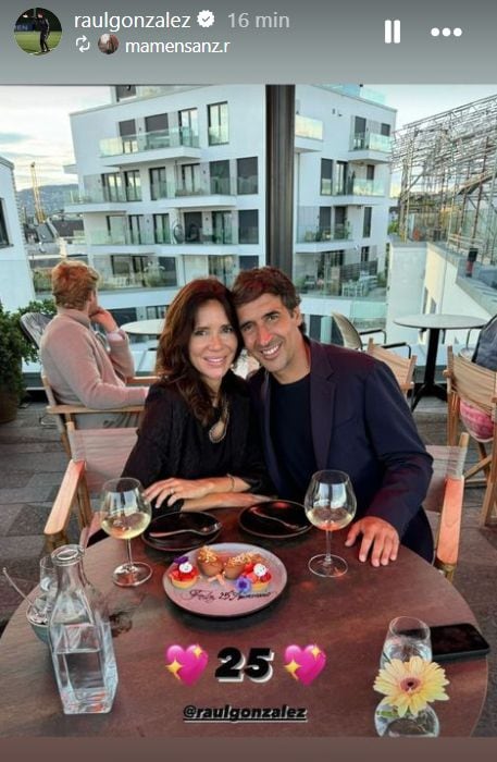Raúl González y Mamen Sanz celebrando sus bodas de plata