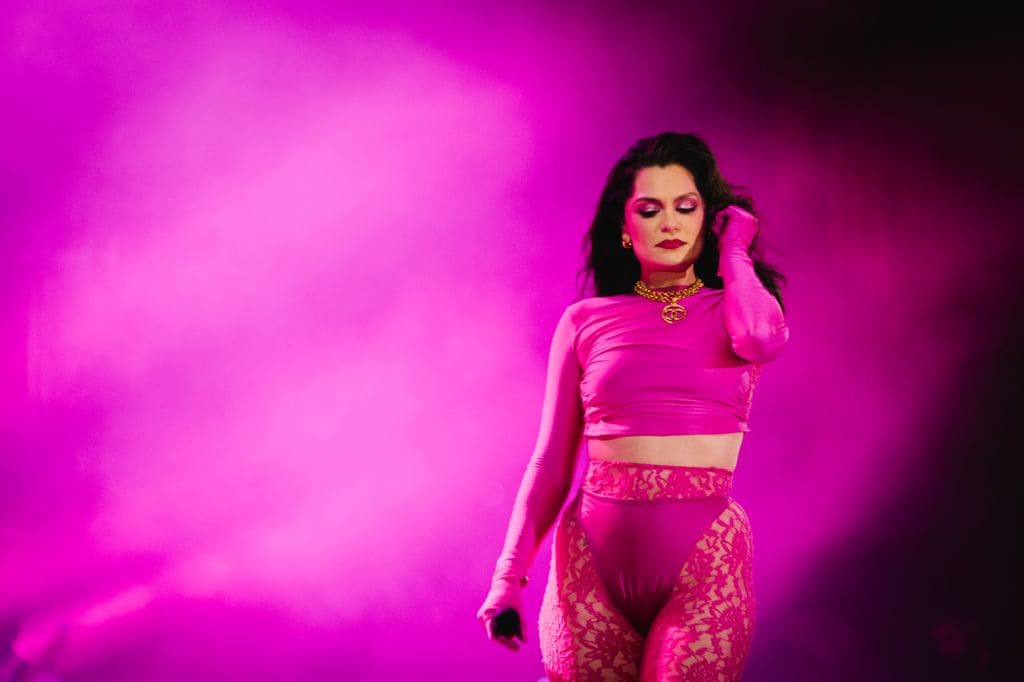 Jessie J reveló que fue diagnosticada con cáncer de mama en etapa temprana.