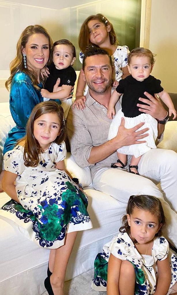 Jacky Bracamontes y su familia