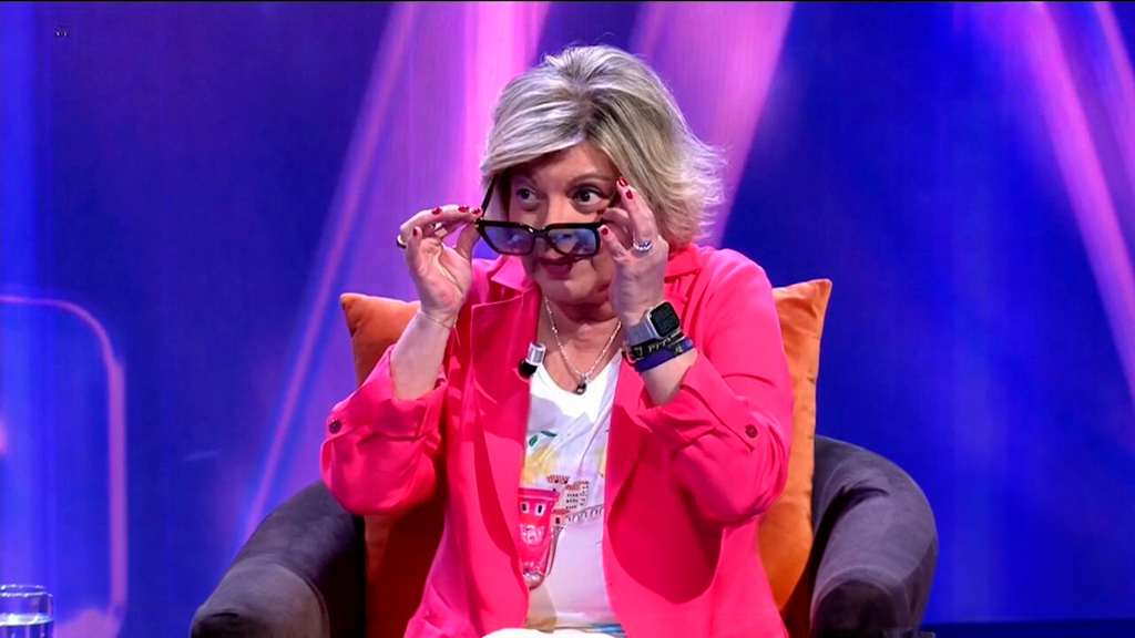 Terelu se quiso quitar las gafas para no pasar todo el programa con ellas