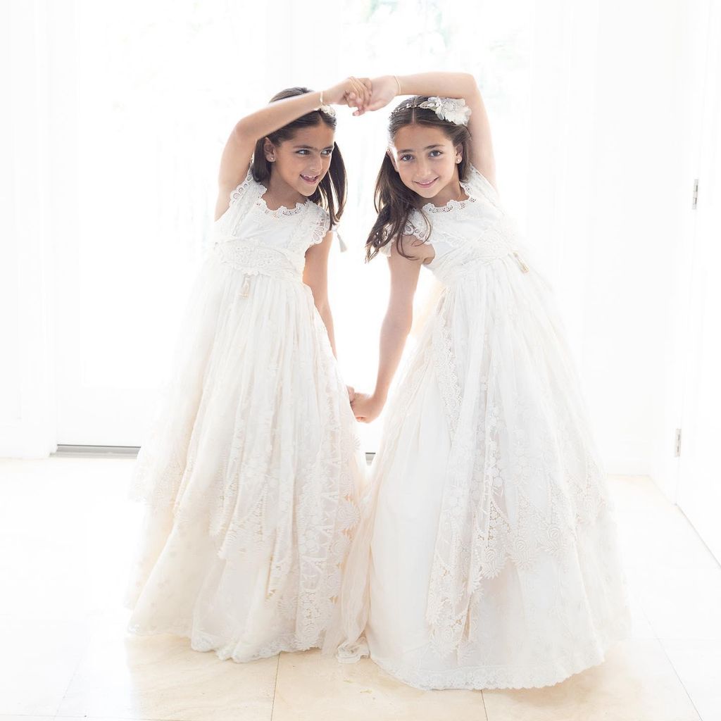 jacky bracamontes y sus hijas