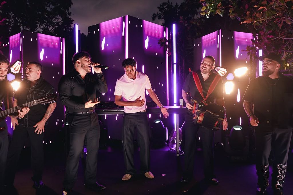 Lamine disfrutó sobre el escenario junto a Grupo Frontera, una de las bandas encargadas de poner música a su 19 cumpleaños