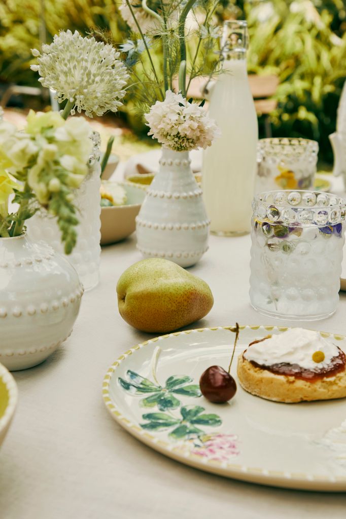 Mesa de verano con plato de melamina