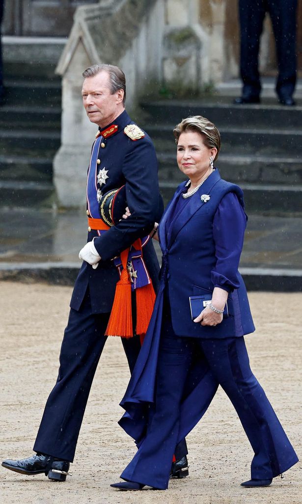HOLA4111 DUQUE HENRI Y DUQUESA MARÍA TERESA EN LA CORONACIÓN
