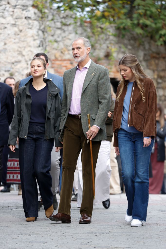 A Felipe VI se le hizo entrega del bastón de mando nada más llegar