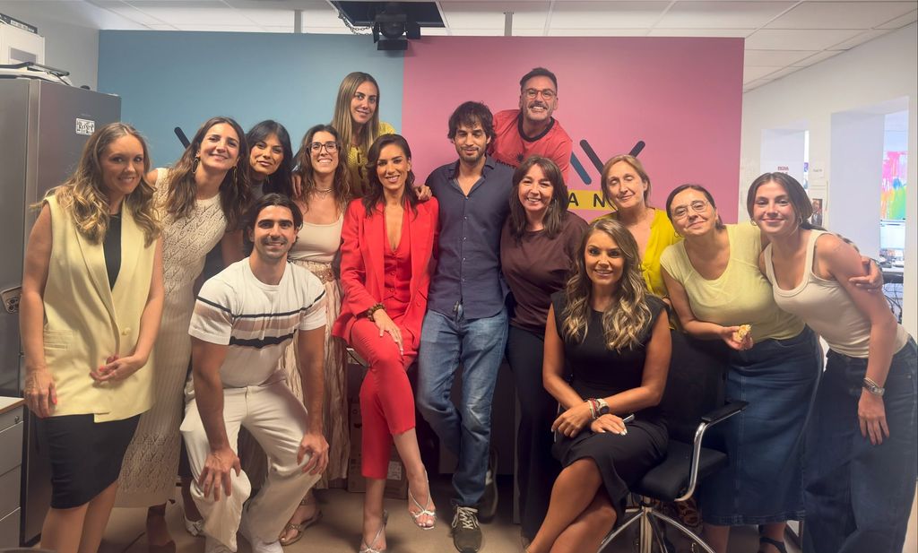 Patricia Pardo, junto a su equipo de 'Vamos a ver'