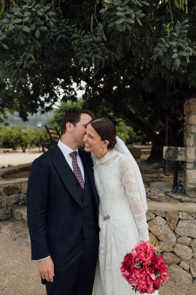 Look de novia con colcha bordada de Inés Martín Alcalde