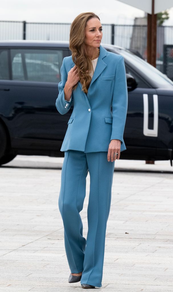 Kate Middleton ha estrenado un traje azul teal en su última aparición con el príncipe Guillermo