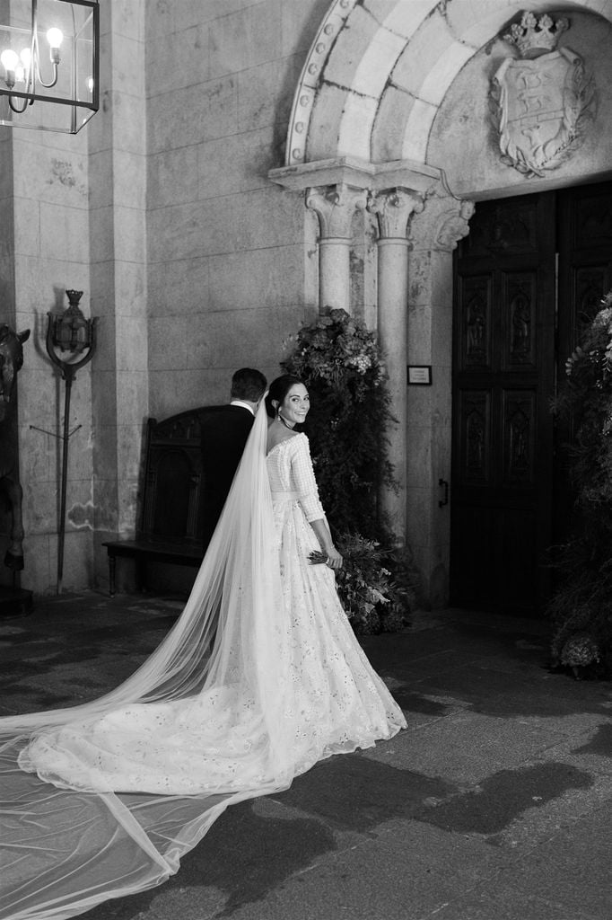 Entrada de la novia en la iglesia con el padre a su izquierda