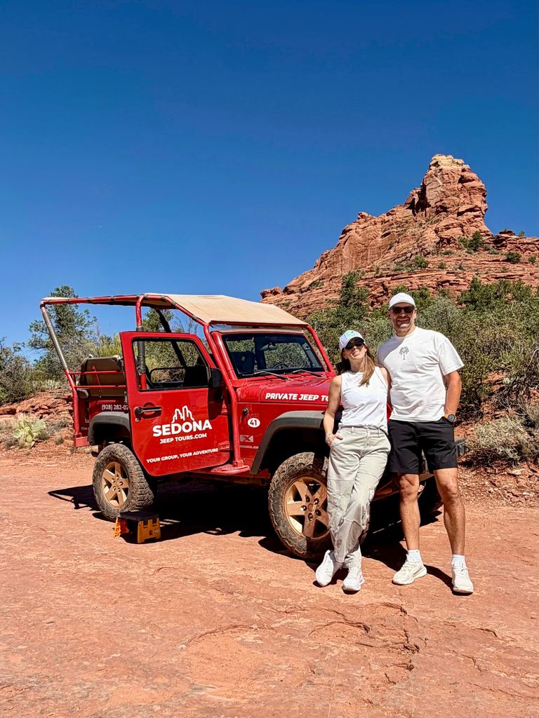 Jacky Bracamontes y su esposo alquilaron un vehículo todoterreno para recorrer los alrededores.