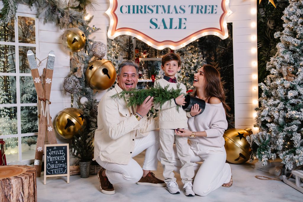 Alessandra Villegas puso el arbolito en su casa, con decoraciones más sobrias pero llenas de color navideño 