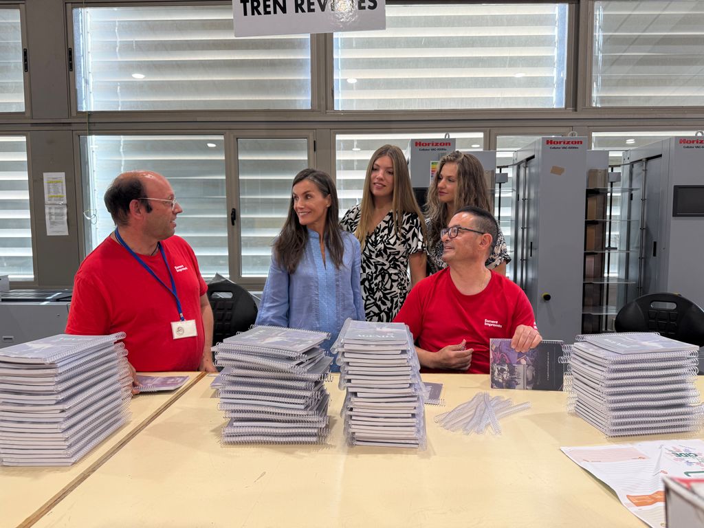 La reina Letizia, la princesa Leonor y la infanta Sofía visitan la fundación Esment en Mallorca