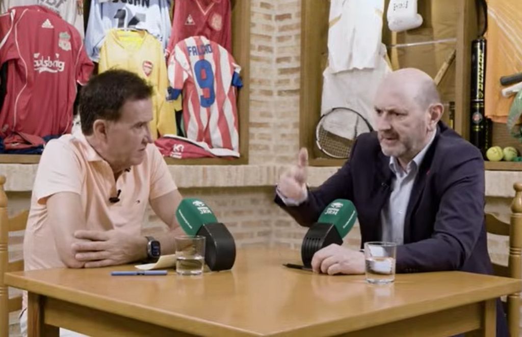 José Ramón de la Morena entrevistando a Louzán