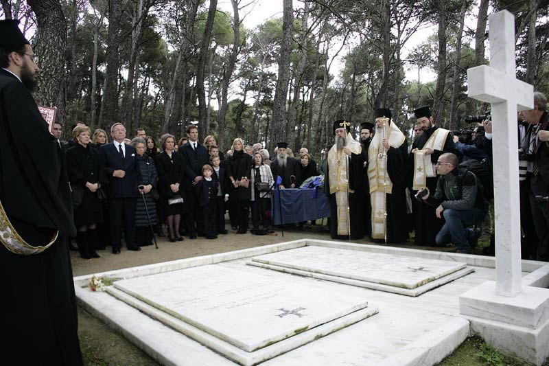 Constantino de Grecia y su familia