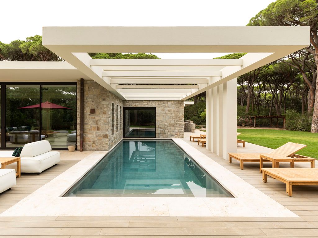 Casa con jardín y piscina