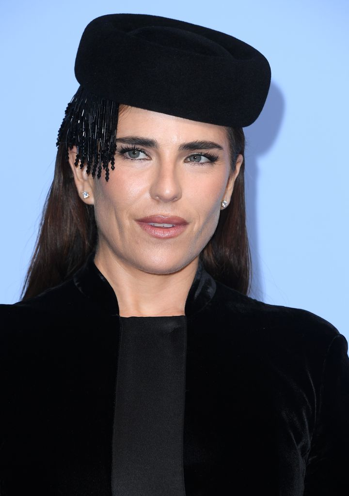 La actriz mexicana, Karla Souza, asistió a la premier de "56 Days", una serie de suspenso que protagoniza junto a Dove Cameron y 