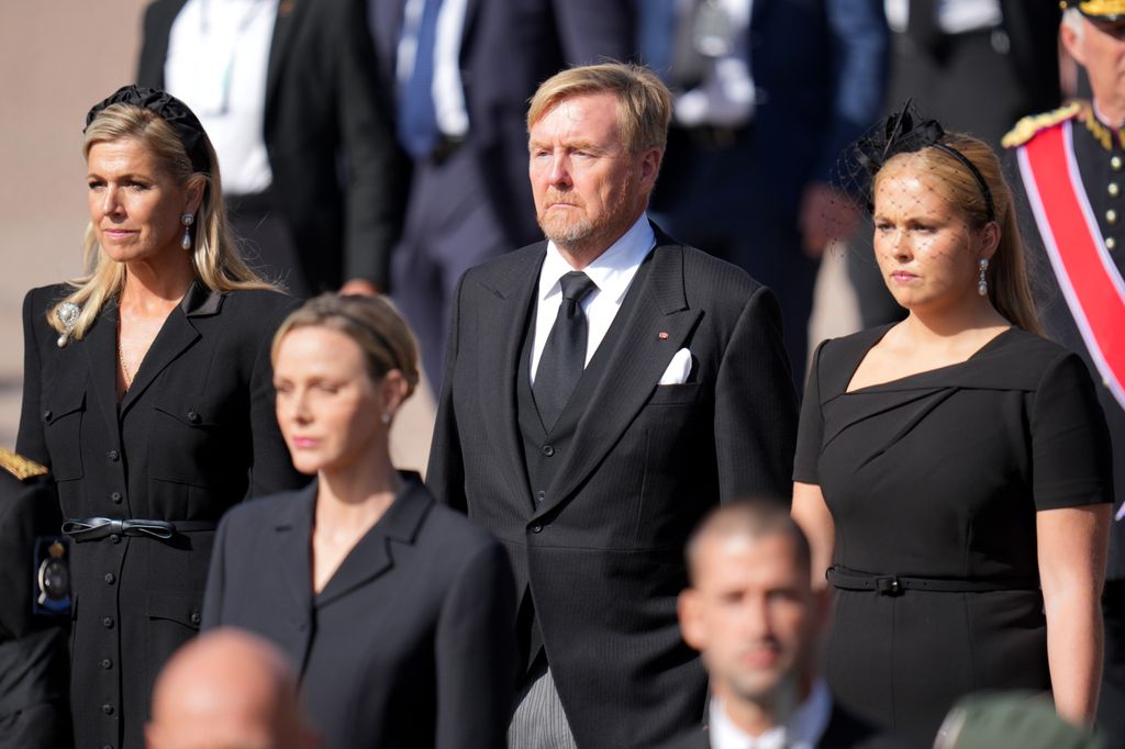 Los reyes Máxima y Guillermo Alejandro, junto a la princesa heredera Amalia de Países Bajos, en el funeral del rey Harald de Noruega