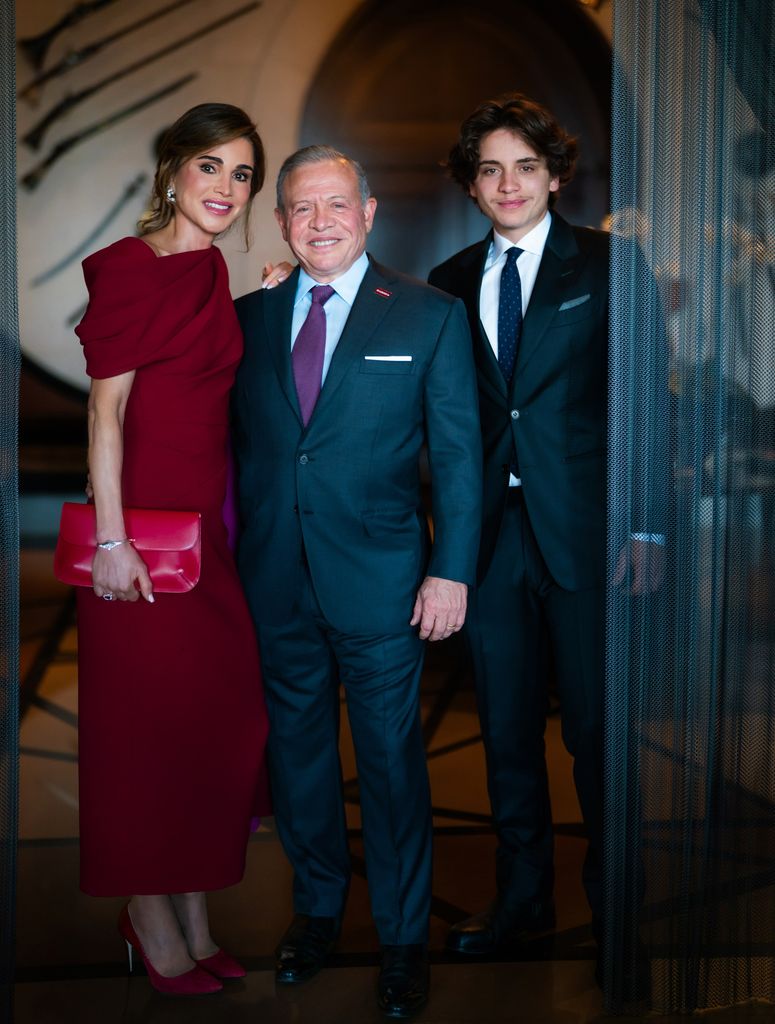 La reina y el rey de Jordania con su hijo el príncipe Hashem.