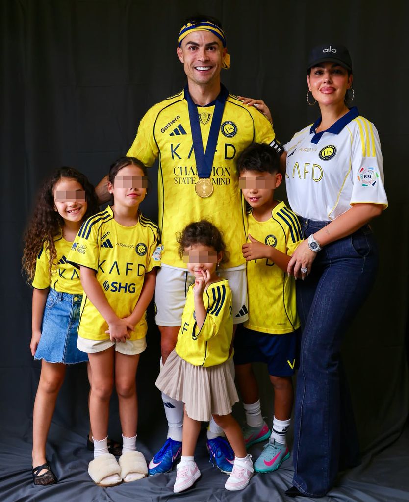 Cristiano Ronaldo, con su familia en su gran victoria