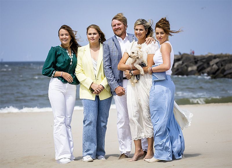 Guillermo y Máxima de Holanda con Amalia, Alexia y Ariane