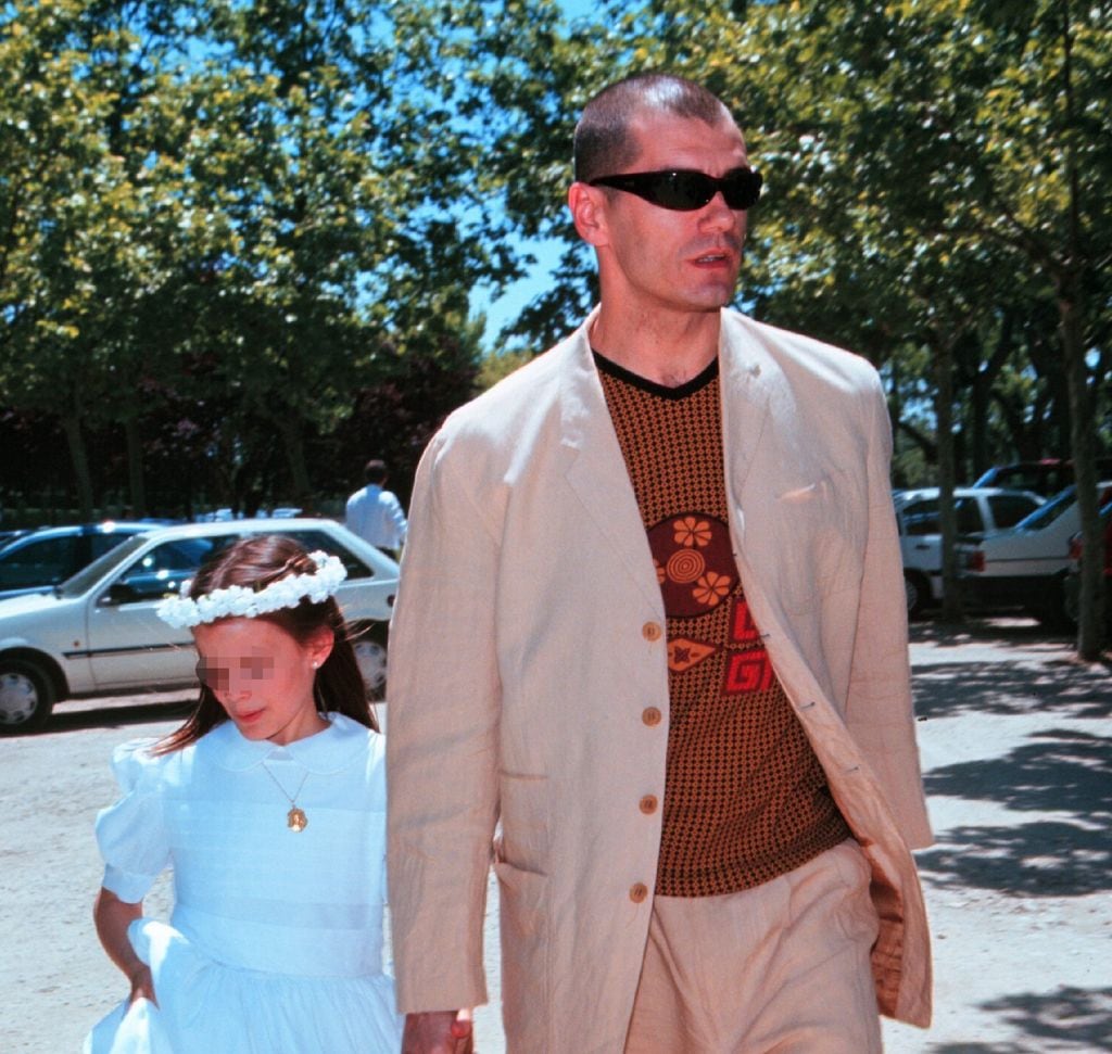 EVA COBO Y TONI CANTO JUNTOS EN LA COMUNION DE SU HIJA CARLOTA