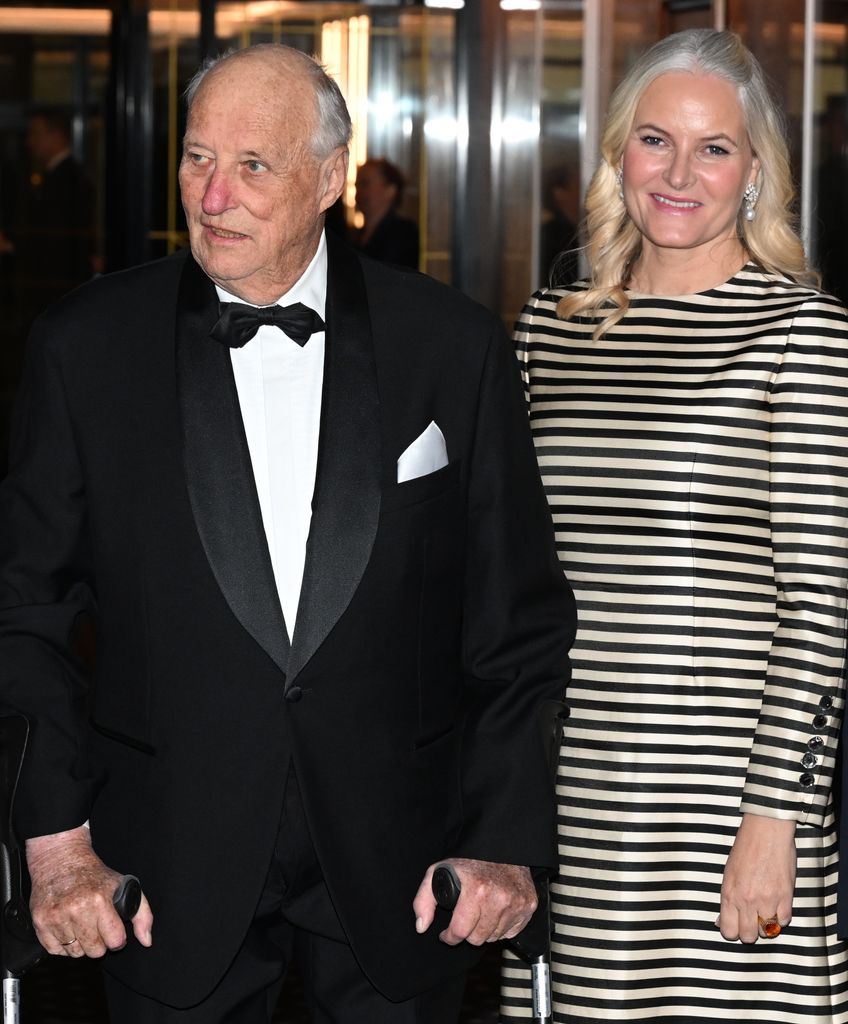 Mette-Marit de Noruega, hace dos años, junto al rey Harald en el banquete tras la entrega del Nobel de la Paz