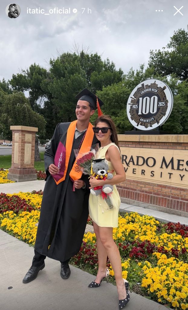 Itatí Cantoral, posando muy orgullosa con su hijo.