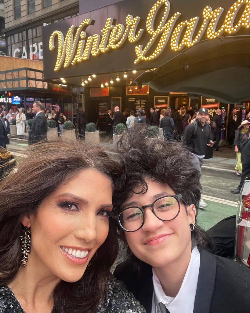 Emme Muñiz con su tía, Lynda Lopez
