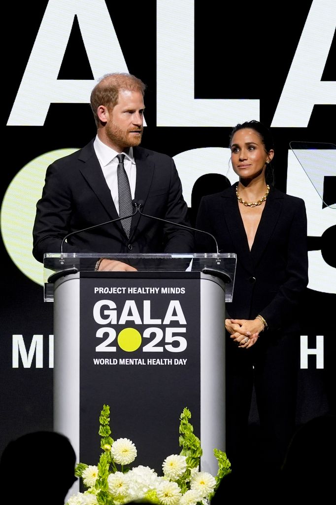 El príncipe Harry y Meghan Markle son premiados por su labor humanitaria en la World Mental Health Day Gala, organizada por Project Healthy Minds, en Tribeca, Nueva York, el 9 de octubre de 2025