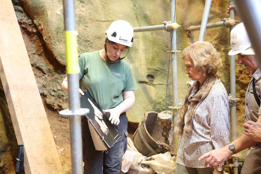 Reina Sofía en los yacimientos de Atapuerca el 18 de julio de 2024