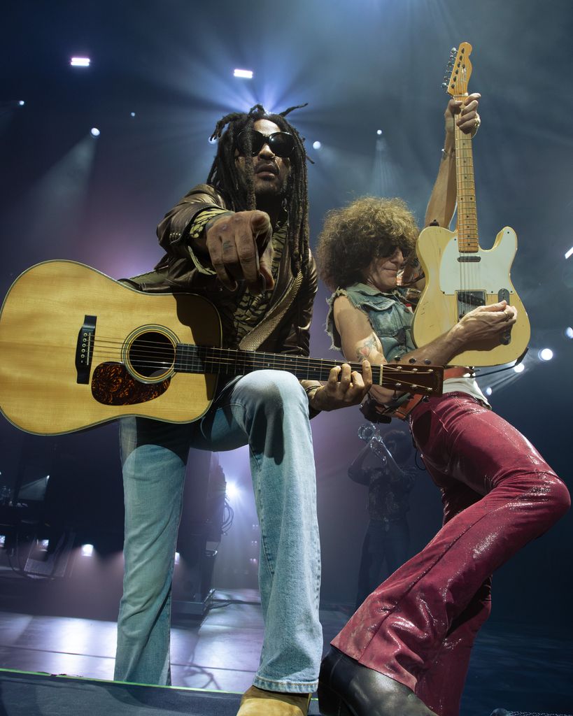 Lenny Kravitz y Craig Ross, marido de Goya Toledo, durante su concierto en Starlite Occident