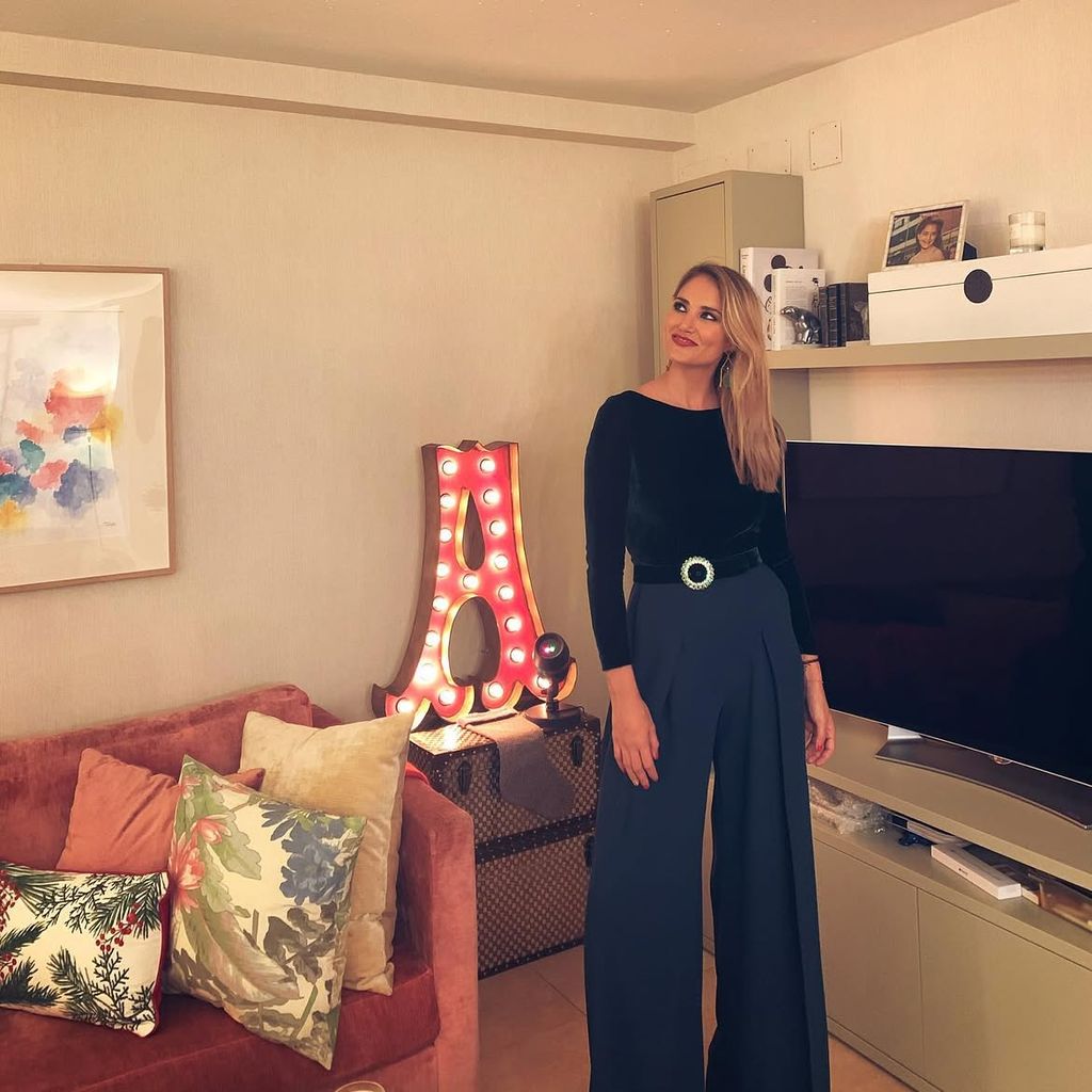Así es el salón en la casa de Alba Carrillo en Madrid