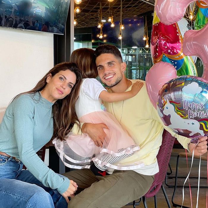 melissa jimenez con marc bartra y su hija