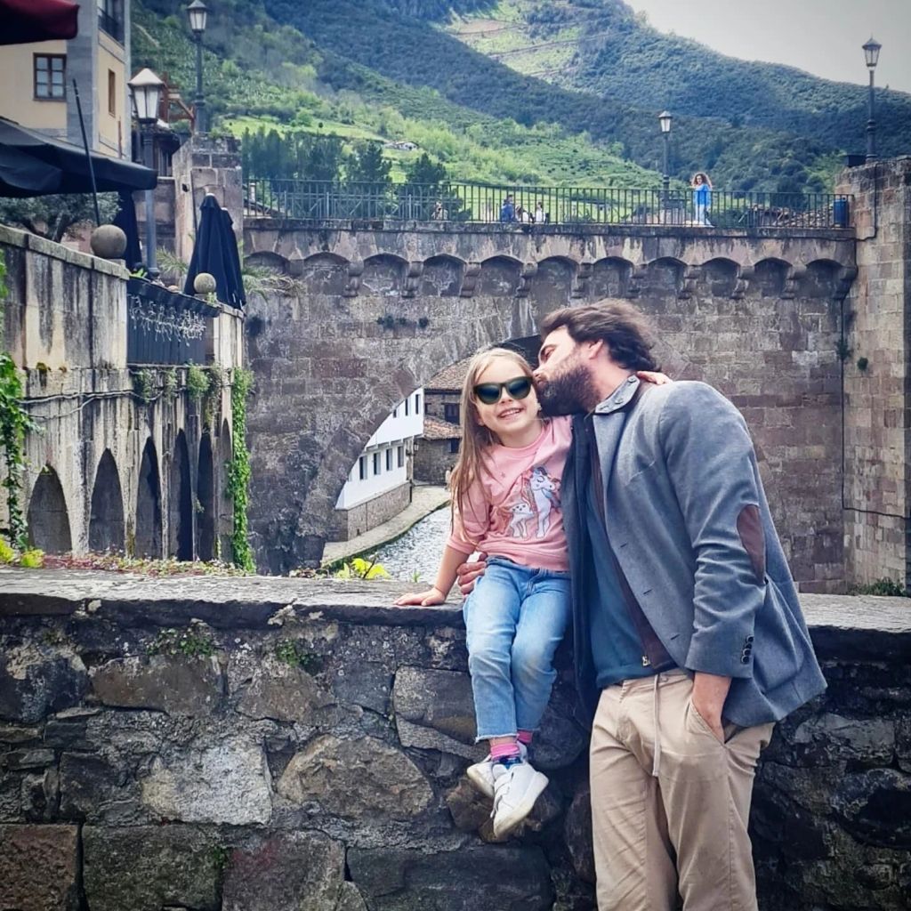 "Camila es un soplo de aire fresco", nos ha confesado Javier de su hija Camila