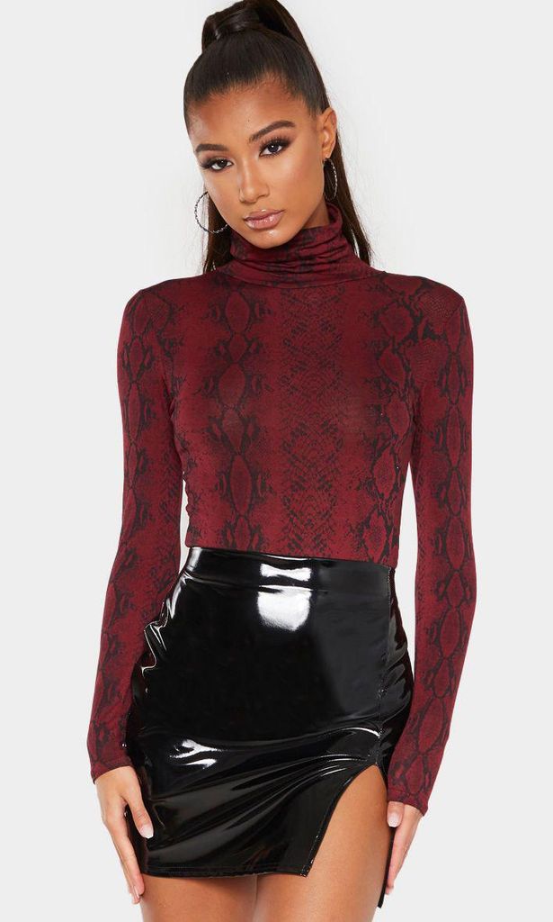 top de pretty little thing en snake print rojo