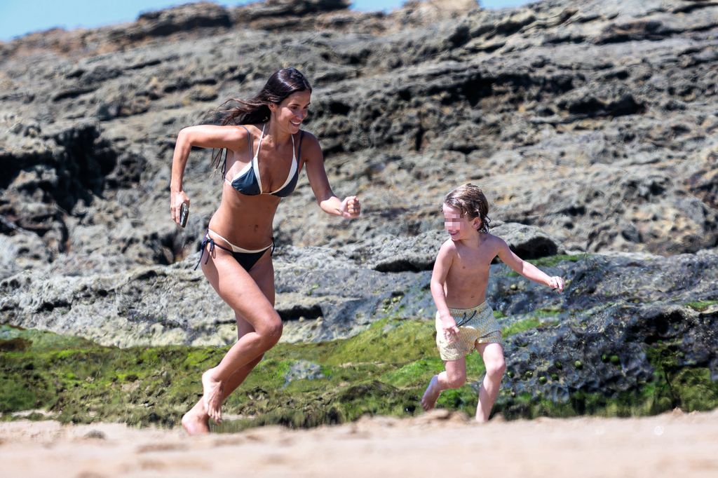 María Pombo ha vuelto a uno de sus lugares favoritos en el mundo, Cantabria, para disfrutar de unas divertidas vacaciones en familia