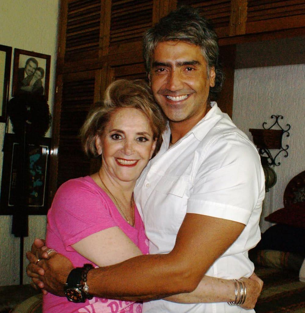 Alejandro Fernández y doña Cuquita Abarca