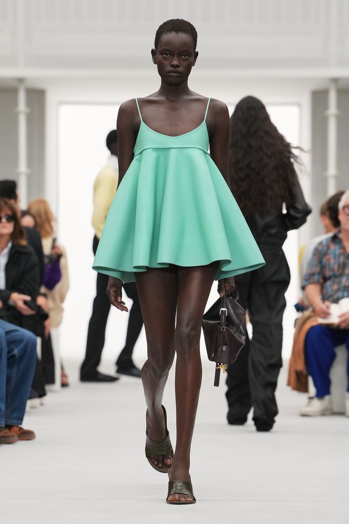 Paris Fashion Week: desfile de Loewe (Primavera/Verano 2027)