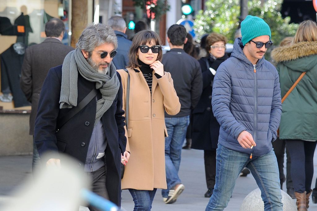 Los actores Ricardo Darín, Chino Darí­n y Úrsula Corberó por las calles de Madrid.